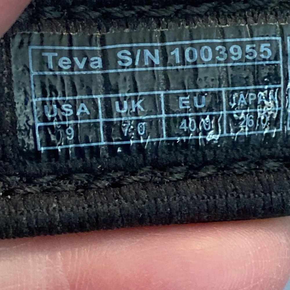 Teva Mens Sandals Black 9 GUC